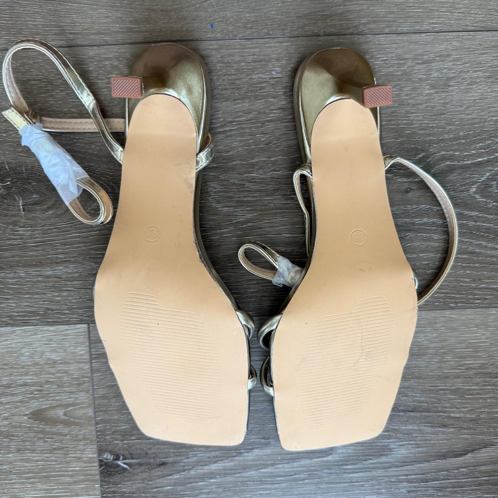 Gold metallic strappy sandals with square toe and ankle strap Size 9.5 - Picture 2 of 5